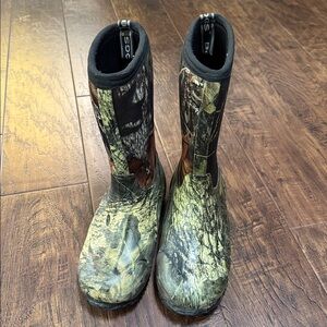 BOGS BOOTS🍁🍂 Classic High Camo youth/boys 5